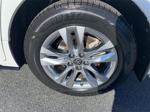 Certified 2023 Toyota Sienna Limited image 36