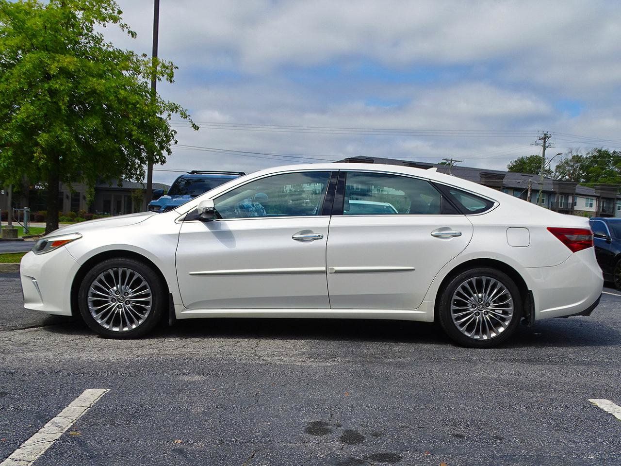 Used 2016 Toyota Avalon Limited w/ Protection Package FWD image 4