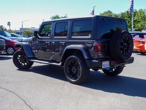 Used 2022 Jeep Wrangler Unlimited Sahara AWD/4WD image 9