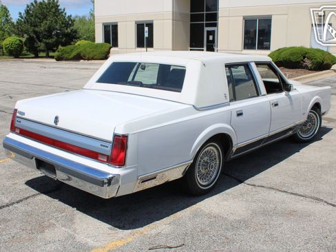 Used 1988 Lincoln Town Car Signature RWD image 13
