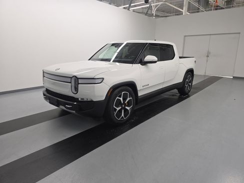 Used 2022 Rivian R1T Adventure image 1