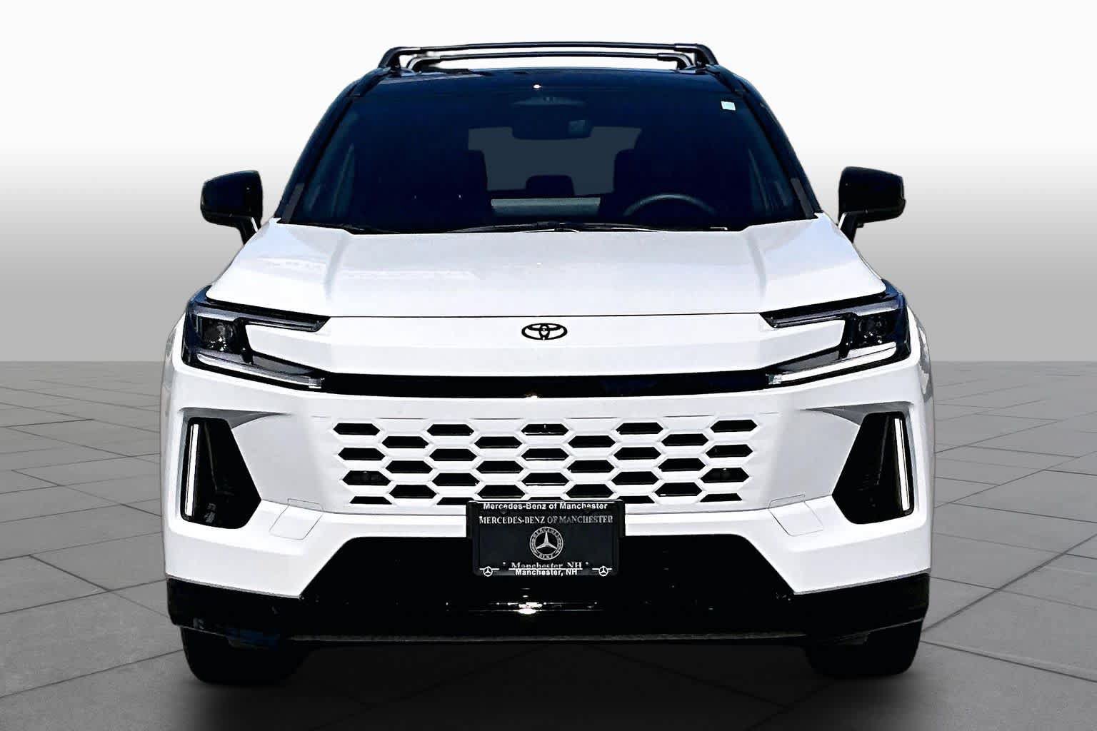 Used 2026 Toyota RAV4 XSE w/ Panoramic Sun Roof Package AWD/4WD image 4