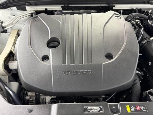 Used 2022 Volvo S60 B5 Momentum image 33