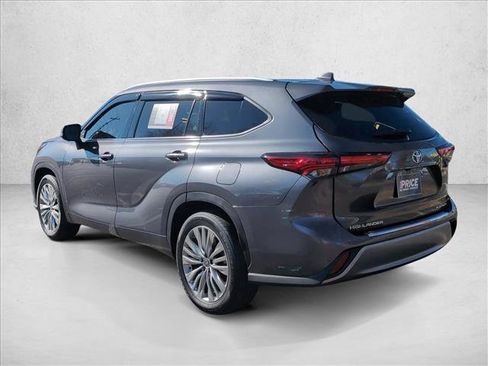 Used 2023 Toyota Highlander Platinum image 8