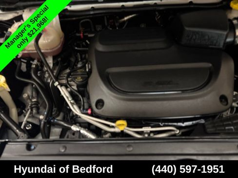 Used 2023 Chrysler Pacifica Limited FWD image 28