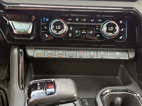 Used 2022 GMC Sierra 1500 AT4 w/ AT4 Premium Package AWD/4WD image 17