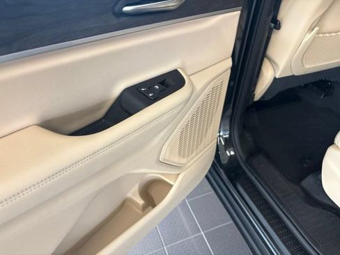 Used 2023 Jeep Grand Cherokee L Limited w/ Luxury Tech Group II RWD image 24