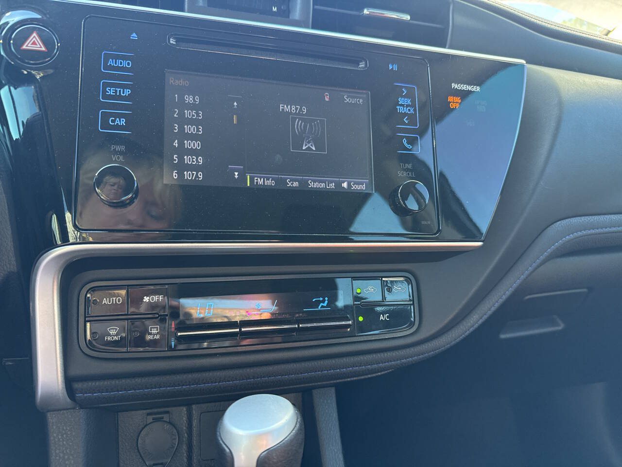 Used 2017 Toyota Corolla SE w/ Carpet Mat Package (TMS) FWD image 36