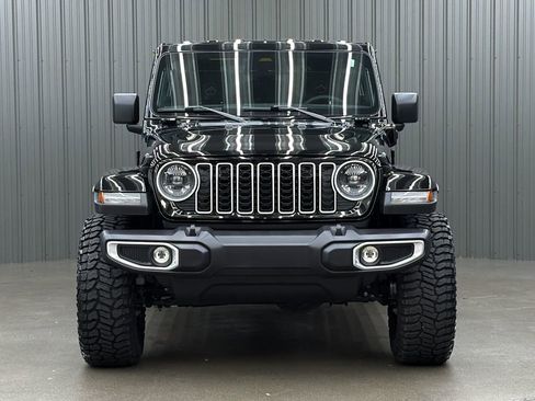 Used 2025 Jeep Wrangler Unlimited Sahara AWD/4WD image 8