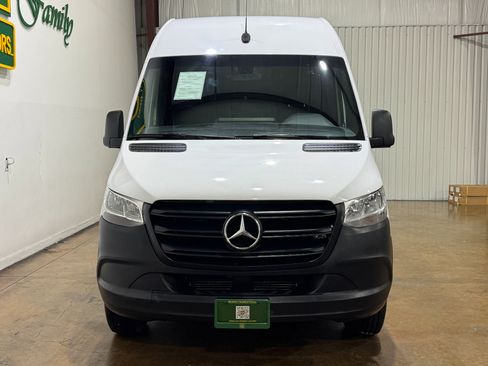 Used 2021 Mercedes-Benz Sprinter 2500 image 2