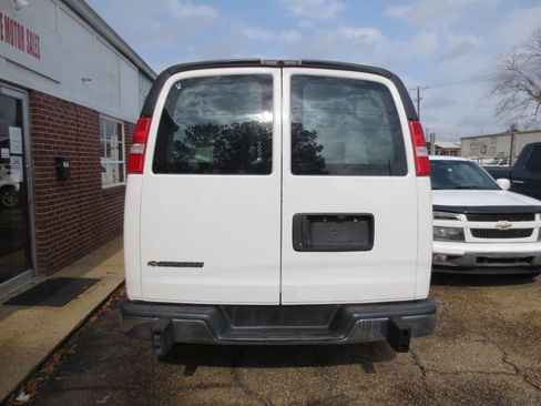 Used 2019 Chevrolet Express 2500 w/ Driver Convenience Package image 5