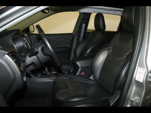 Used 2019 Jeep Cherokee Limited image 23