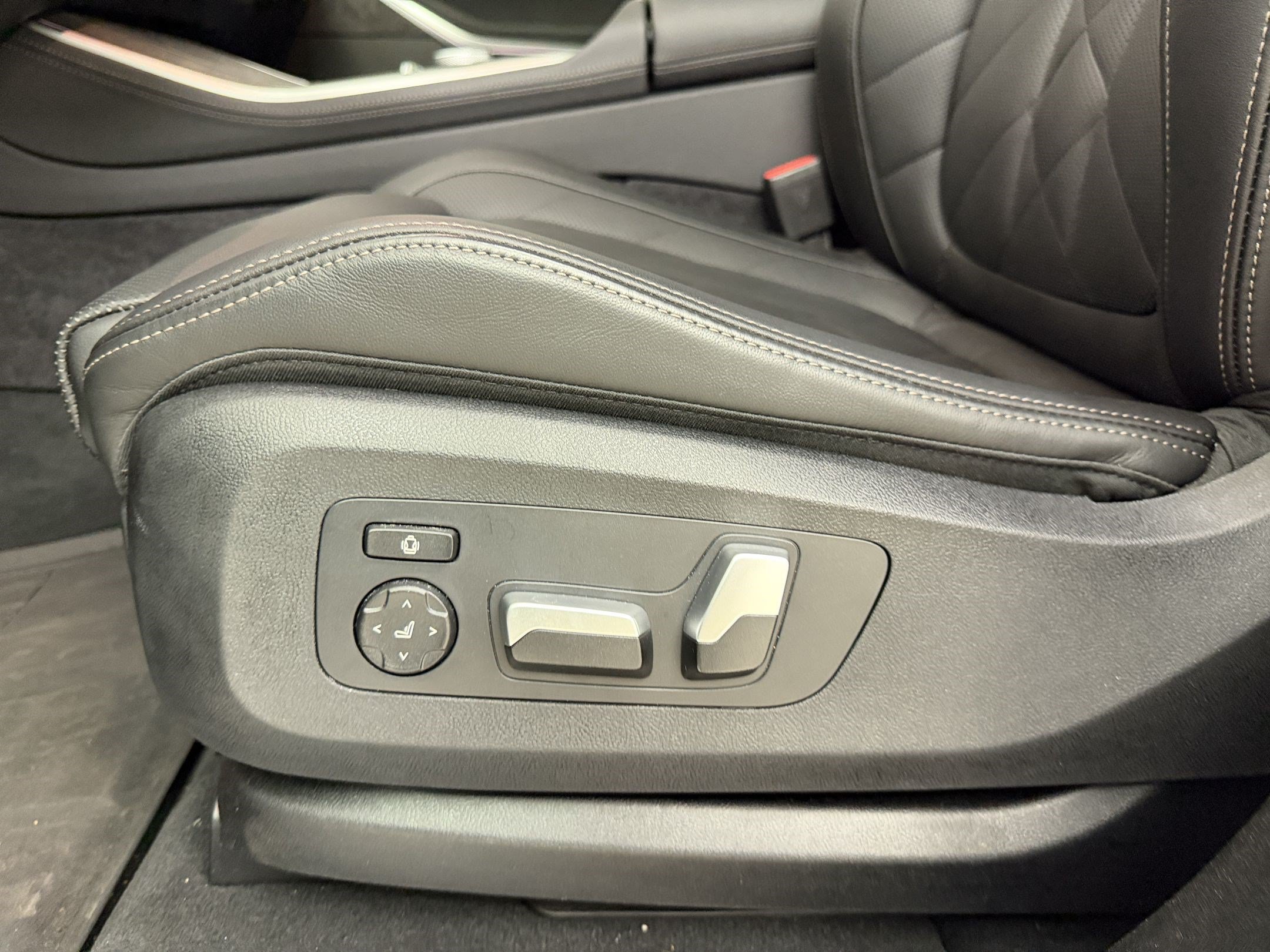 Used 2026 BMW X5 sDrive40i w/ Premium Package RWD image 15