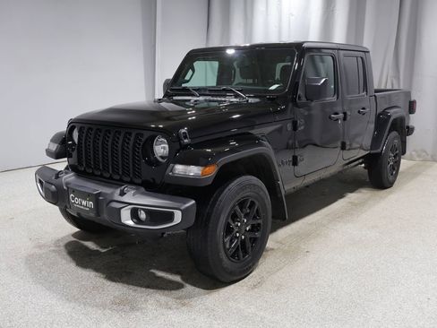 Used 2023 Jeep Gladiator Sport image 7