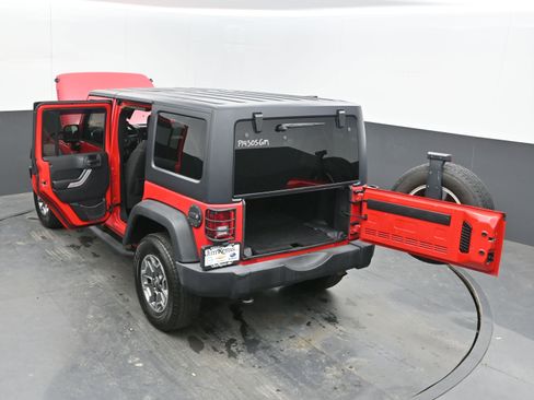 Used 2015 Jeep Wrangler Unlimited Rubicon image 43