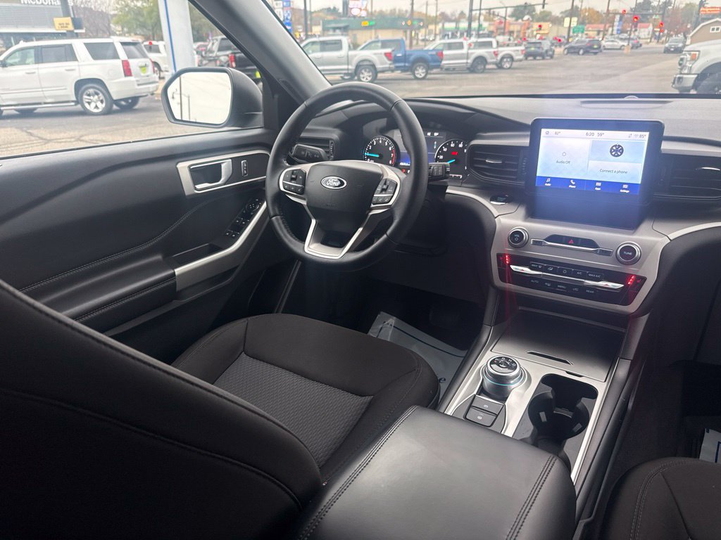 Used 2023 Ford Explorer XLT AWD/4WD image 35