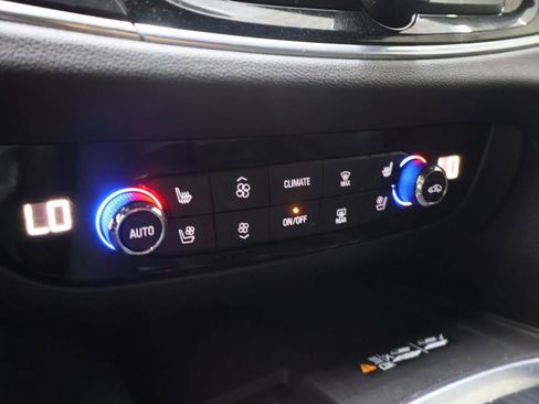 Used 2022 Buick Enclave Premium AWD/4WD image 32