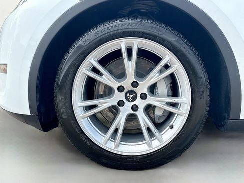 Used 2024 Tesla Model Y Long Range AWD/4WD image 31