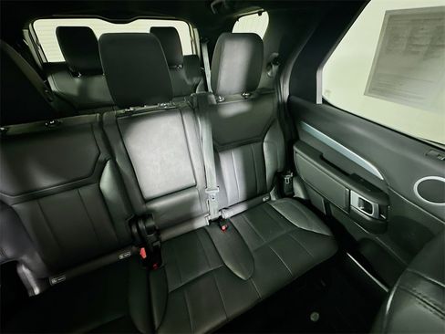 Used 2020 Land Rover Discovery Landmark image 14