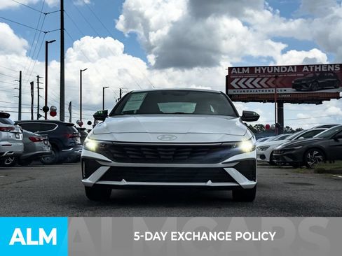 Used 2025 Hyundai Elantra Sport FWD image 3
