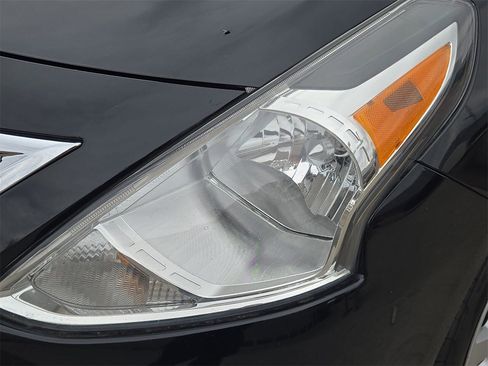 Used 2017 Nissan Versa SV image 14