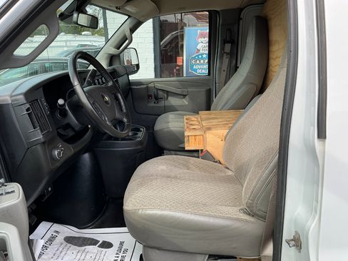 Used 2021 Chevrolet Express 3500 w/ Driver Convenience Package image 7