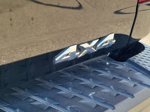 Used 2021 Nissan Titan S image 13