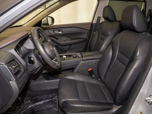 Used 2023 Nissan Rogue SV w/ SV Premium B Package image 12