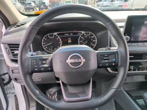 Used 2025 Nissan Rogue SV AWD/4WD image 25