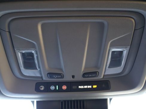 Used 2024 GMC Sierra 1500 SLT image 17