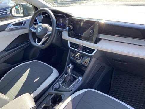 Used 2025 Volkswagen Taos SE w/ Panoramic Sunroof Package image 26