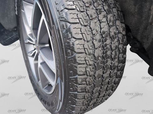 Used 2019 Jeep Grand Cherokee Laredo w/ 18" Wheel & 8.4" Radio Group AWD/4WD image 30
