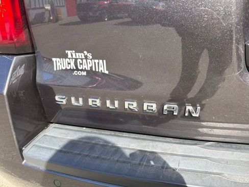 Used 2017 Chevrolet Suburban LT image 9