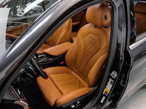 Used 2022 BMW 530e w/ Premium Package image 31