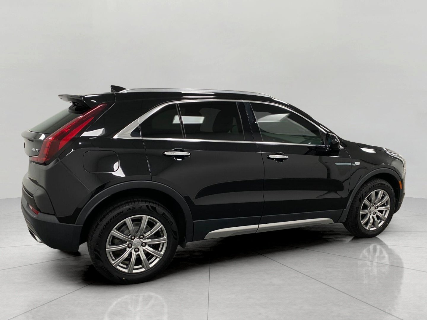 Used 2019 Cadillac XT4 Premium Luxury AWD/4WD image 2