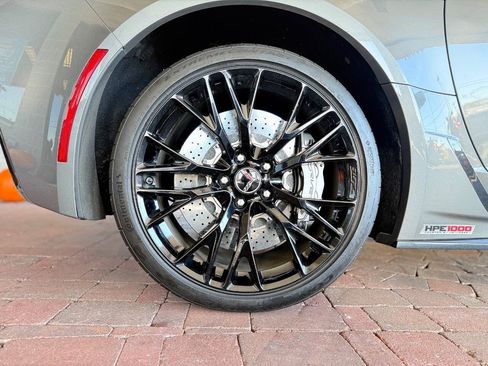 Used 2015 Chevrolet Corvette Z06 w/ 3LZ Preferred Equipment Group RWD image 28