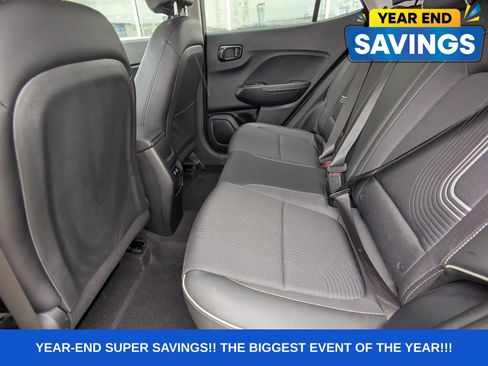 Used 2025 Hyundai Venue Limited image 15
