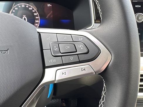 New 2026 Volkswagen Taos SE image 18