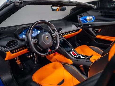 Used 2021 Lamborghini Huracan EVO RWD image 10