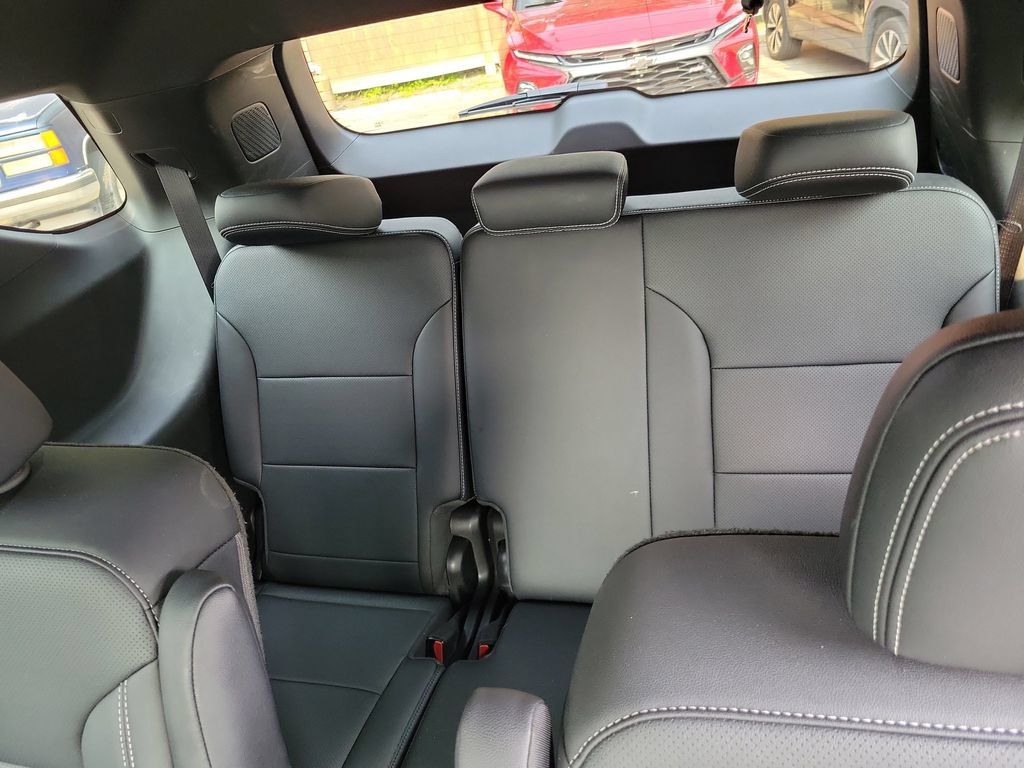 Used 2026 Chevrolet Traverse LT FWD image 17