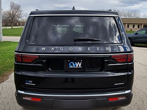 Used 2022 Jeep Wagoneer Series II AWD/4WD image 10