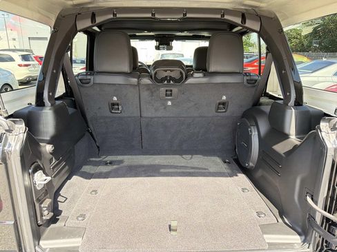 Used 2025 Jeep Wrangler Unlimited Sahara w/ Safety Group AWD/4WD image 8