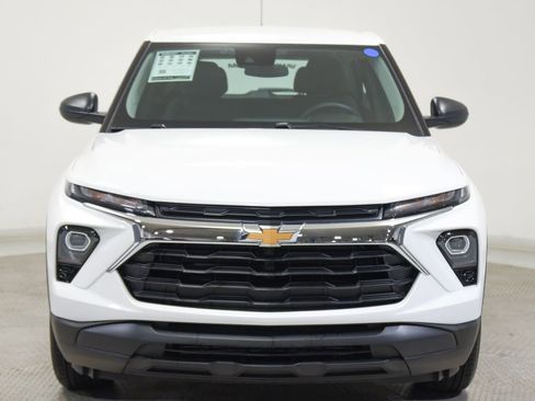 Used 2025 Chevrolet TrailBlazer LS image 3