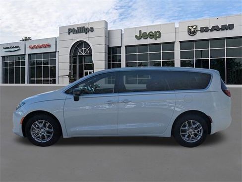 New 2026 Chrysler Voyager LX image 7