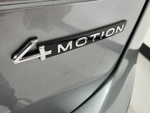 Used 2022 Volkswagen Tiguan SE R-Line image 34