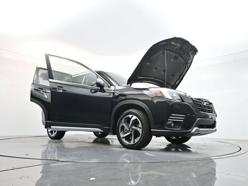 Used 2024 Subaru Forester Touring w/ POP Package 3 AWD/4WD image 39