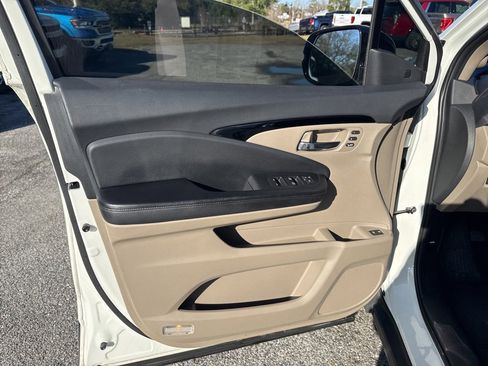 Used 2019 Honda Pilot Touring image 12