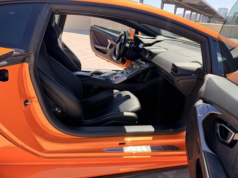 Used 2015 Lamborghini Huracan LP 610-4 AWD/4WD image 34