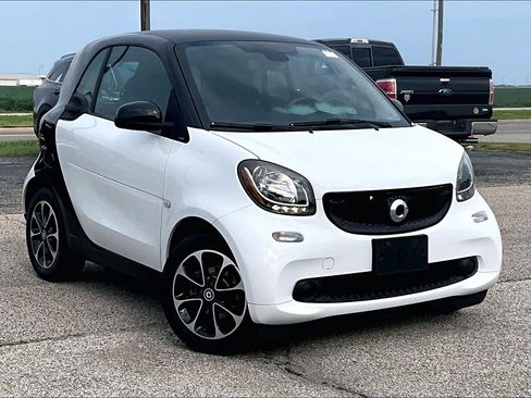 Used 2016 smart fortwo passion RWD image 33