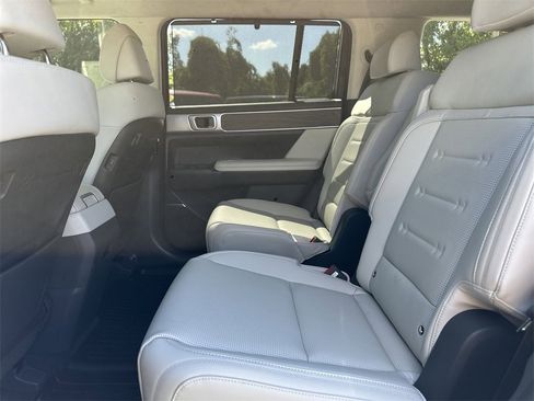 Used 2025 Hyundai Santa Fe Calligraphy image 15